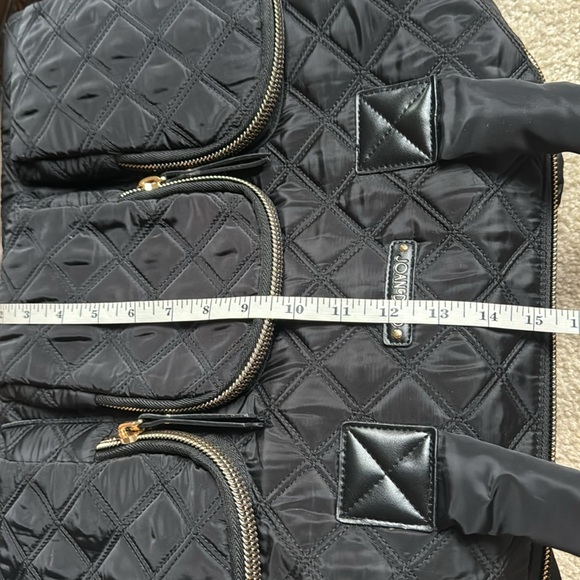 Joan & David 18“ Diamond Quilted Nylon Weekender Duffle Bag - used once. - Picture 16 of 16